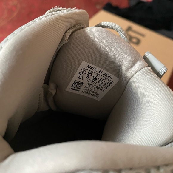 Yeezy Desert Boots 5.5 - Picture 3 of 4
